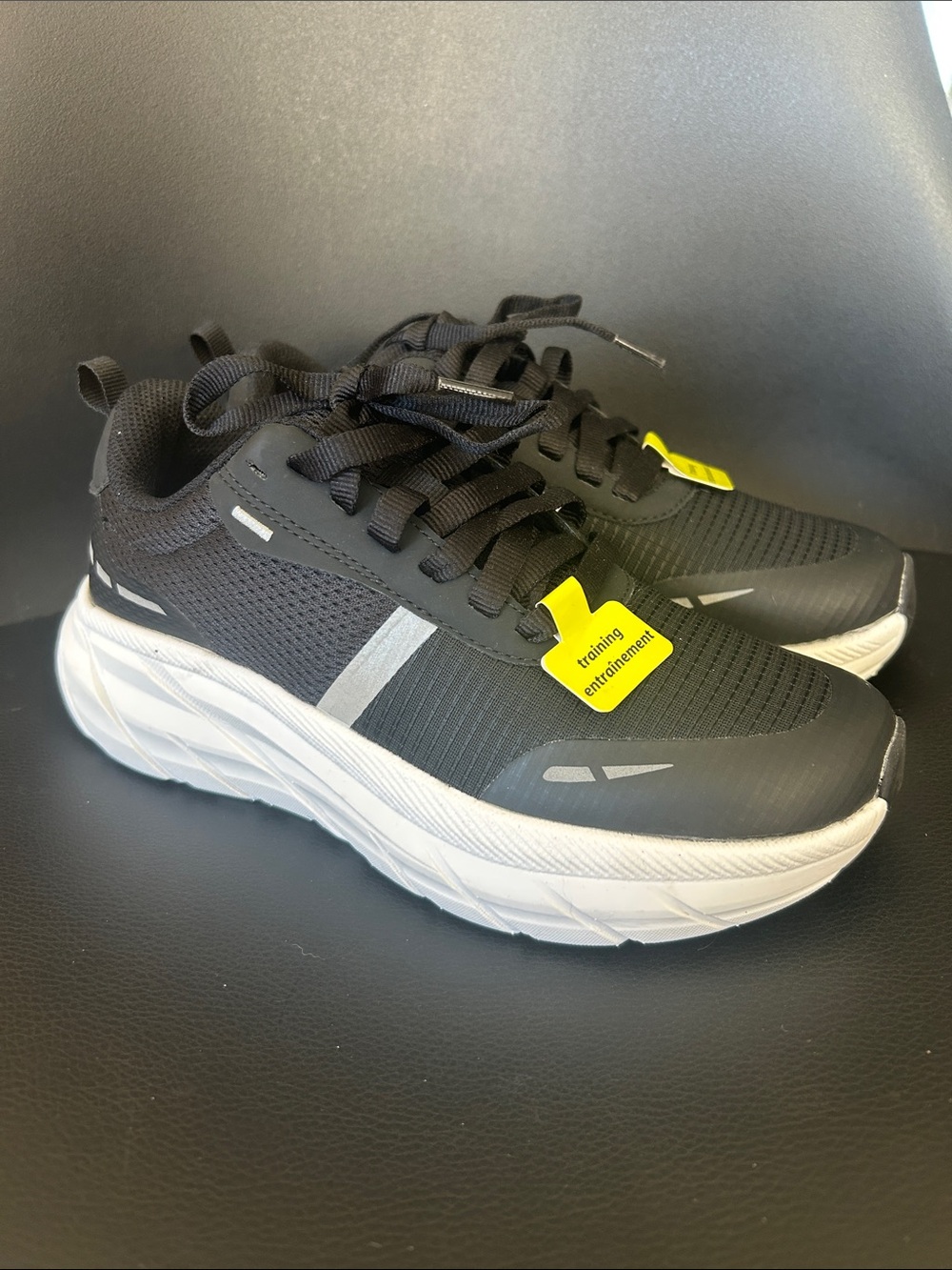 NWT 🆕 Athletic Works Women’s Black Athletic Training Sneakers size 6